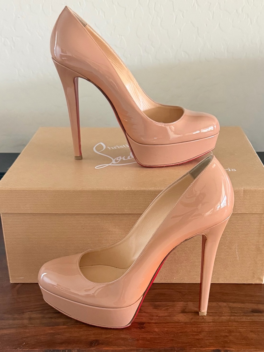 Christian Louboutin Nude Bianca Patent Leather Pumps Sz. 39